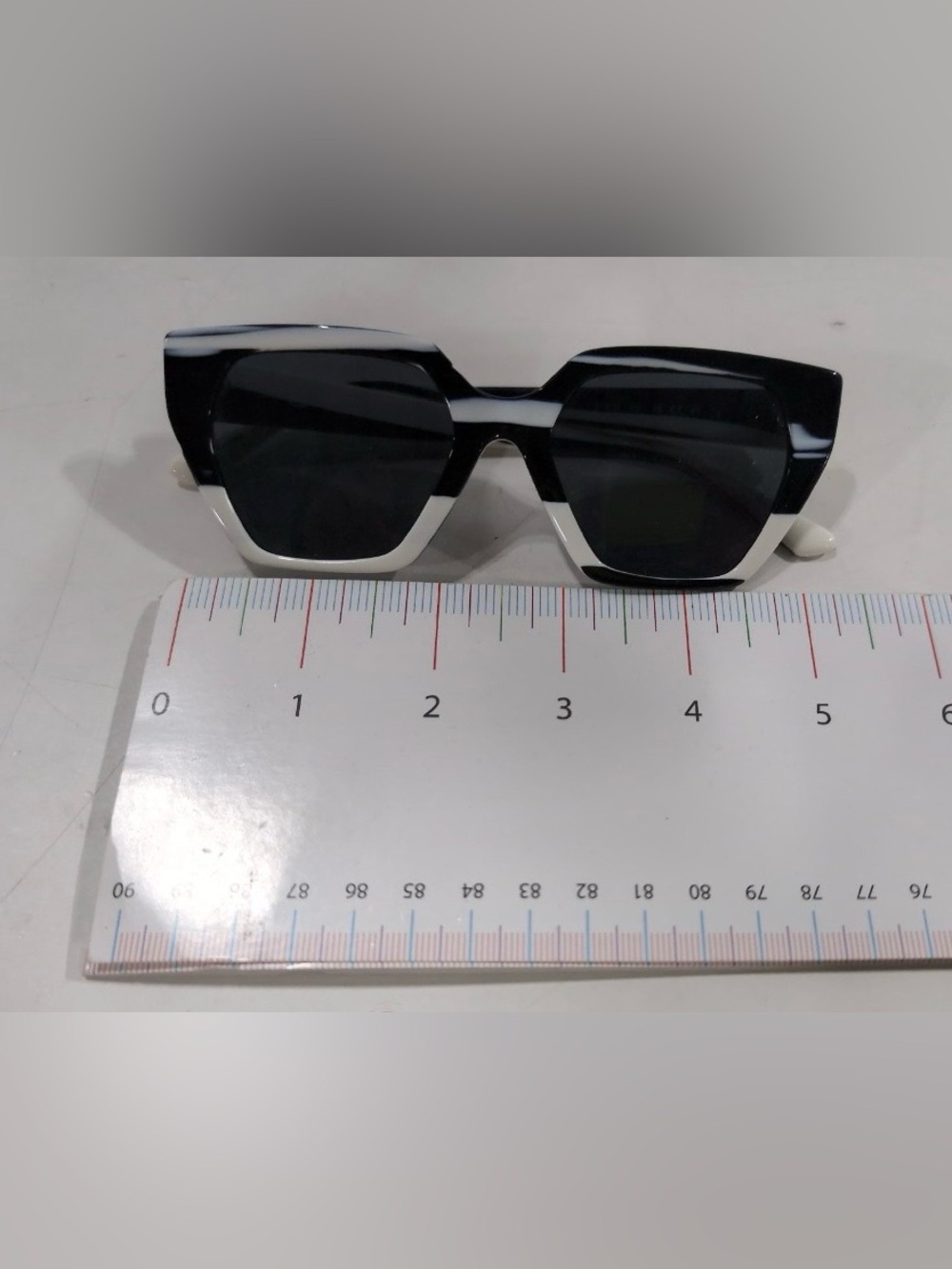 Oscar De La Renta Sunglasses - Picture 2 of 7